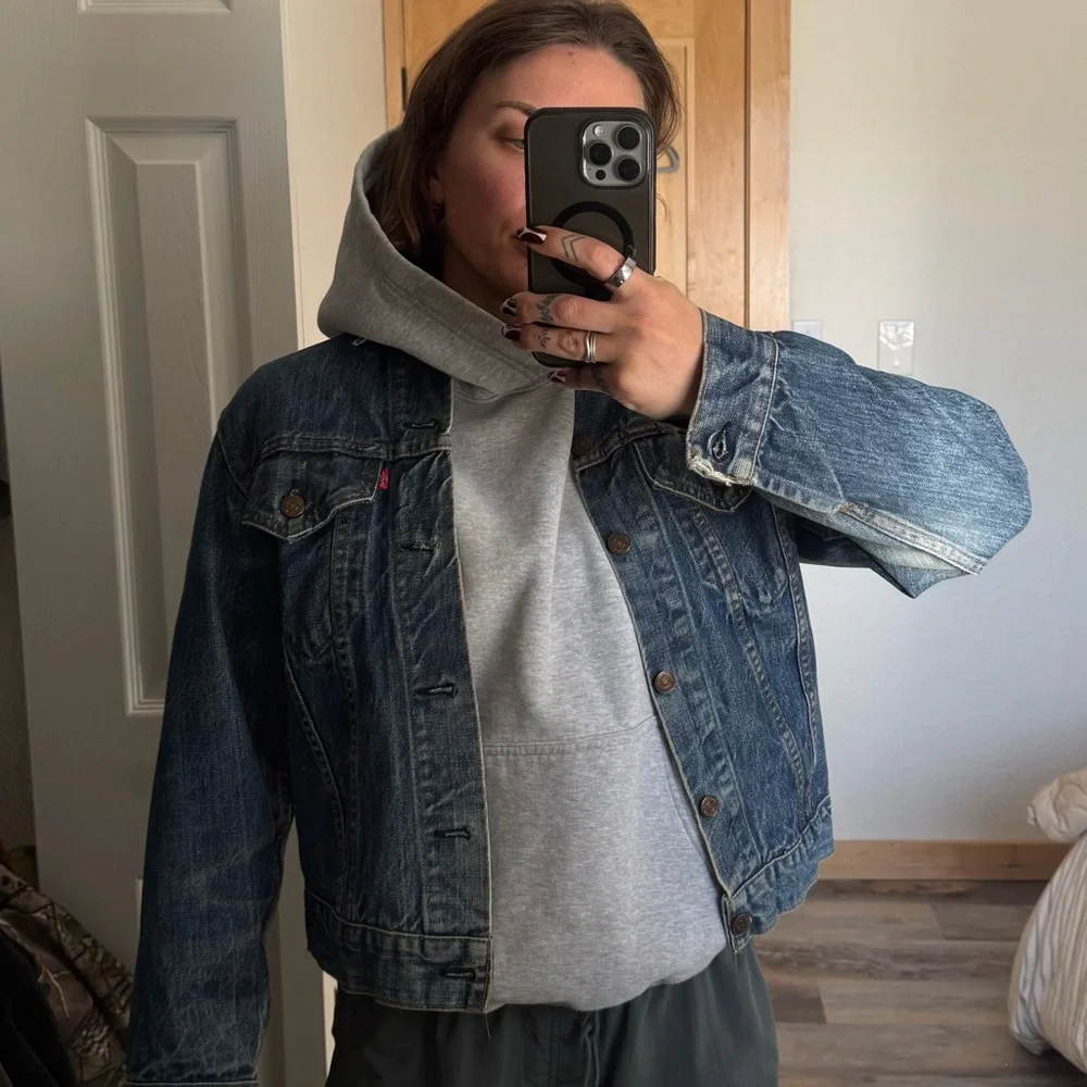 Levi's Vintage Medium Blue Denim Jacket - Picture 6 of 6